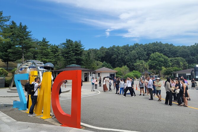 Small Group Tour to Demiliterized Zone & Suspension Bridge