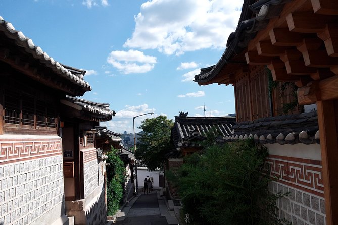 Best Walking Tour to Gyeongbok Palace N Bukchon With Expert - Meeting Point and Accessibility