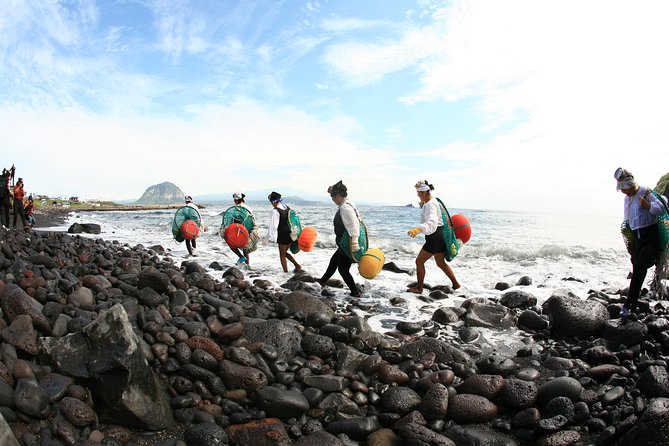 Jeju Island East UNESCO Day Tour With Lunch Included - Delve Into Manjang Caves Secrets