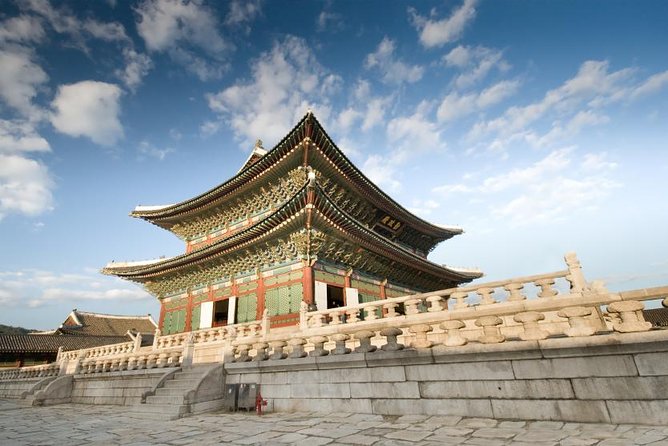 Korean Heritage Tour: Palaces and Villages of Seoul Including Gyeongbokgung Palace