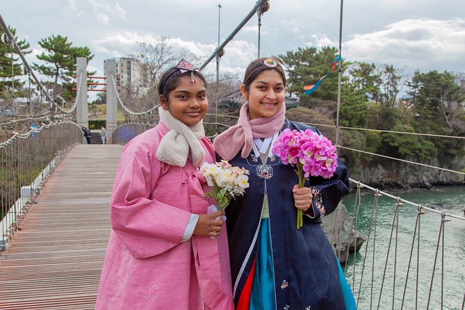 [Jeju] Hanbok Private Guide Tour & Photo Session in Beautiful Yongduam Rock, - Meeting Point and Accessibility