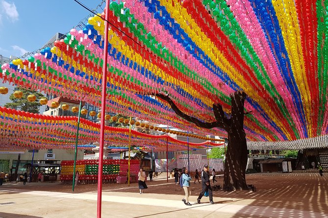 Korean Palace and Temple Tour in Seoul: Gyeongbokgung Palace and Jogyesa Temple - Discovering Jogyesa Temple