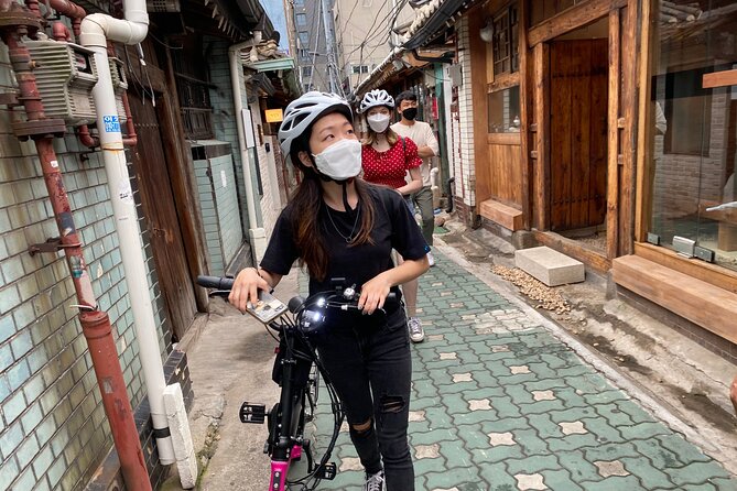 Market Food Tour & Evening E-bike Ride in Seoul - Savoring Local Flavors Tour