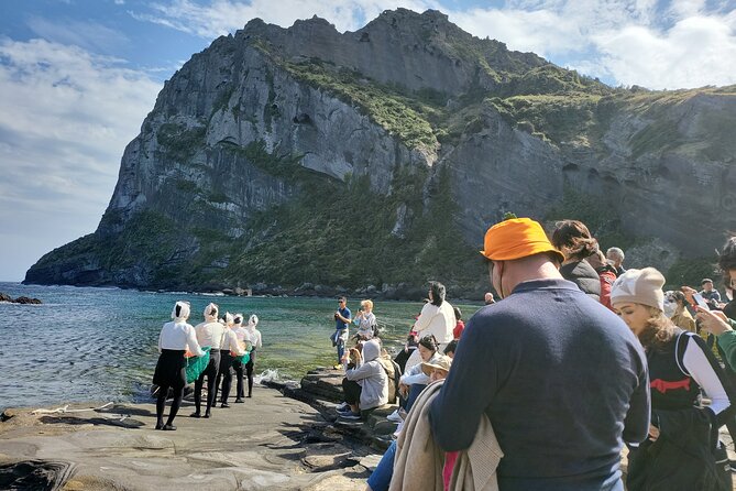 Private Day Jumbo Taxi Tour Experienced Driver in Jeju Island - Accessibility and Restrictions