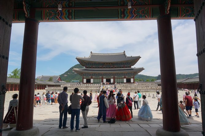 Customized Private Seoul Tour: Palace, Market Etc(Airport Option) - Airport and Ferry Options