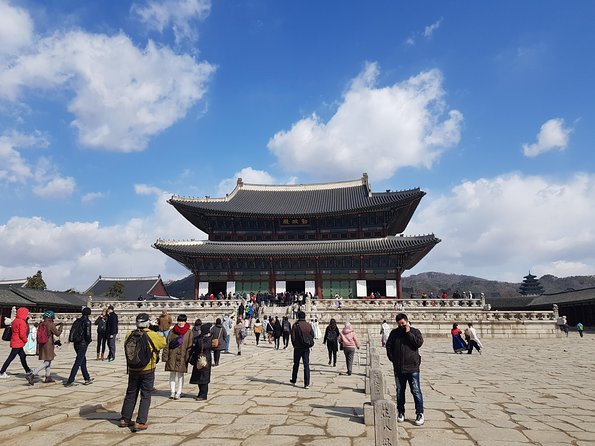 Seoul: Gyeongbok Palace, Bukchon Village, and Gwangjang Tour - Exploring Gwangjang Market Delights