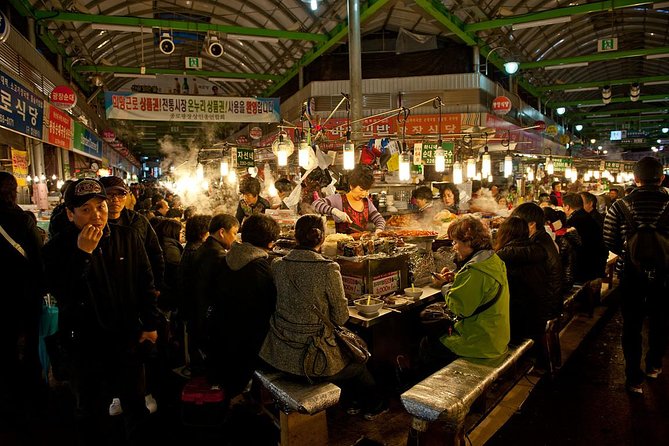 Seoul Night Tour (Gwangjang Market, Royal Palace and Naksan Park) - Discovering Naksan Park