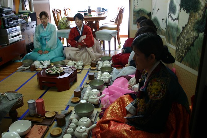 Seoul Cultural Tour - Kimchi Making, Gyeongbok Palace With Hanbok - Logistics and Accessibility