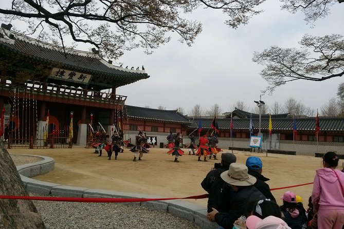 Suwon Hwaseong Fortress and Korean Folk Village Day Tour From Seoul - Lunch and Ginseng Center Experience