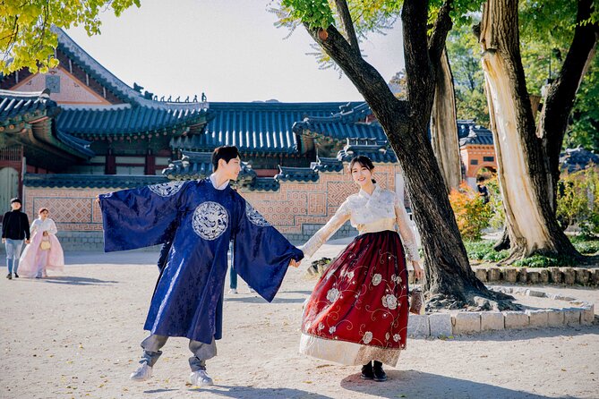 Gyeongbokgung Palace,Seoul With Gigibebe Hanbok Rental - Getting to Gyeongbokgung Palace