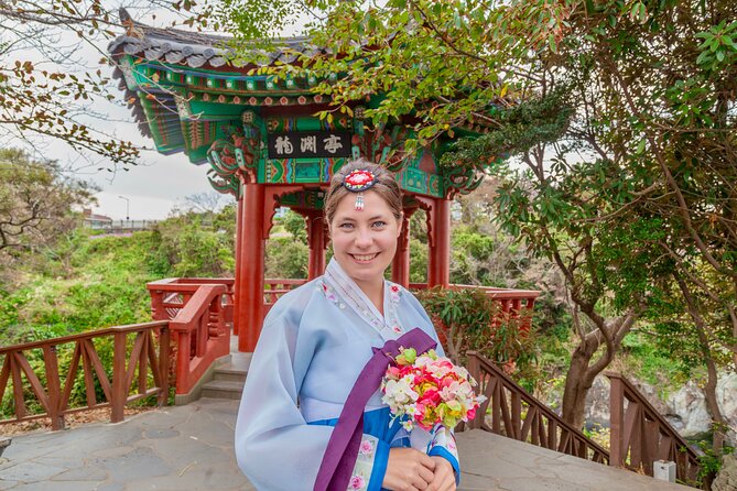 [Jeju] Hanbok Private Guide Tour & Photo Session in Beautiful Yongduam Rock, - Tour Details and Logistics