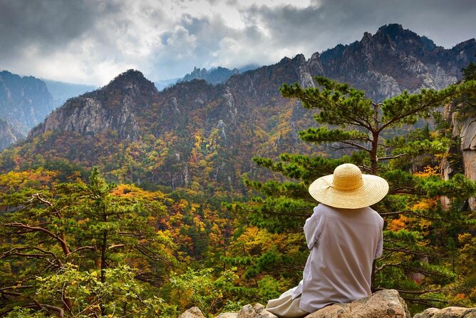 Breathtaking Autumn at Seoraksan National Park - Just The Basics