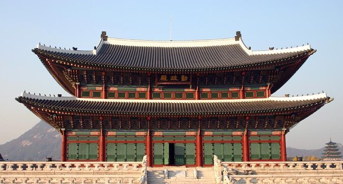 Gyeongbokgung Palace,Seoul With Gigibebe Hanbok Rental - Just The Basics