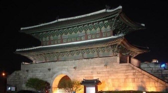 Central Seoul Evening Tour Including Deoksu Palace, Seoul Plaza and Dongdaemun Market