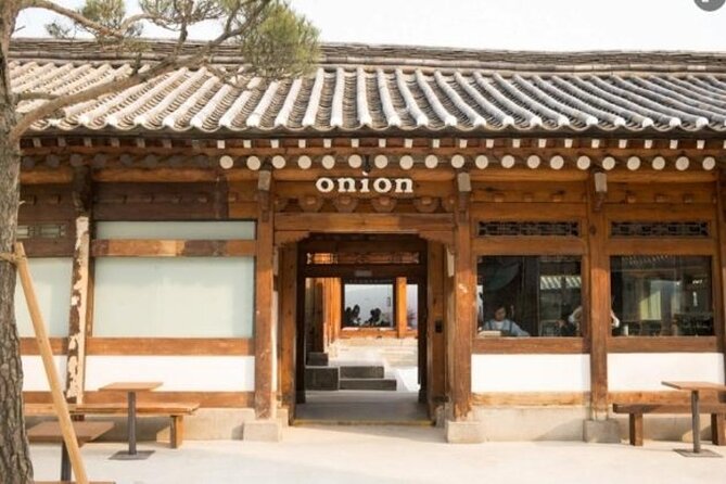 Seoul: Bukchon Hanok Village Walking Tour