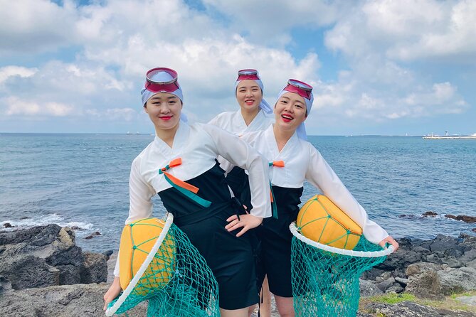 [Jeju] Private Photoshoot With Traditional Pearl Diver Haenyeo Costume - Traditional Costume and Styling