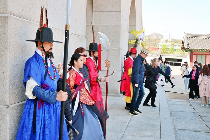 Royal Palace and Traditional Villages Wearing Hanbok Tour - Meeting and Pickup Details