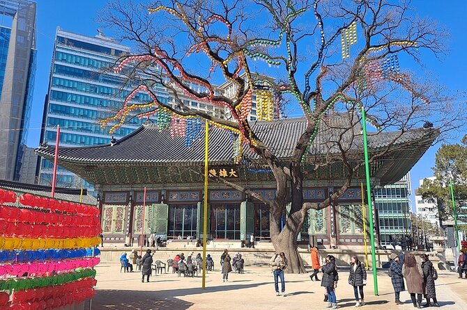 Essential Seoul Tour in the Magnificent Palace With a Hanbok - Palace Tour Schedule and Rules