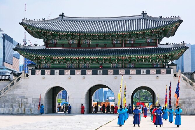 Essential Seoul Tour in the Magnificent Palace With a Hanbok - Palace History and Cultural Insights