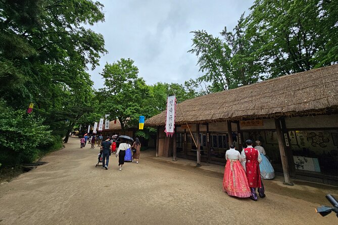 Korean Folk Village / Hanbok Experience / Tea Time [Hotelpickup] - Minimum Number of Travelers Required