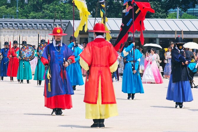 Essential Seoul Tour in the Magnificent Palace With a Hanbok - Just The Basics