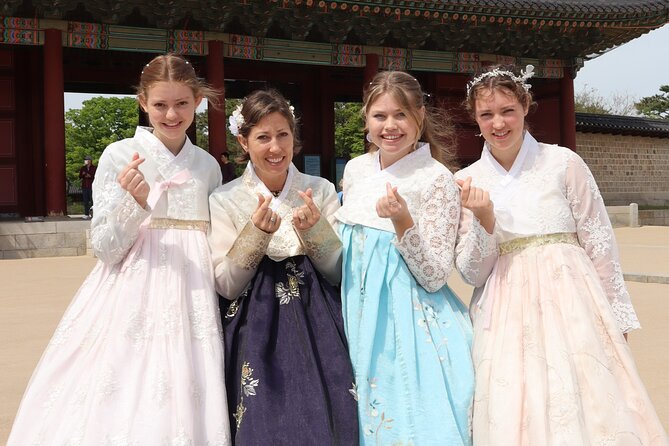 Wearing Hanbok Walking Tour in Bukchon With Liquor Tasting