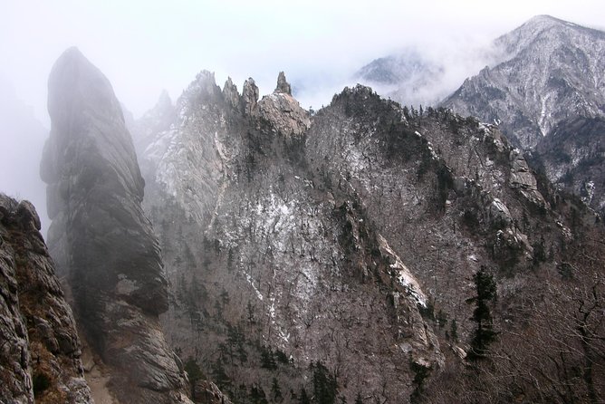 Seoraksan Daecheongbong(1,708m) Peak Hiking [1-Day Tour From Seoul] - Essential Hiking Information