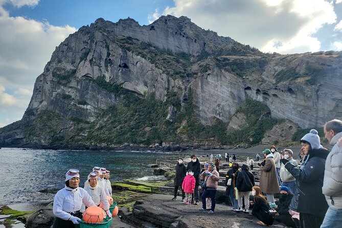 Jeju Island Japanese Customer Tour With Japanese Speaking Driver - Just The Basics