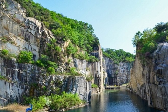 4 DAYS - Seoul Tour With Pocheon Art Valley, Waterfall, Sky Bridge Tour - Accommodation and Transportation