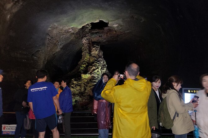 Private Tour Sangumburi Crater & Jeju Stone Park in Jeju Island - Booking and Cancellation Tips